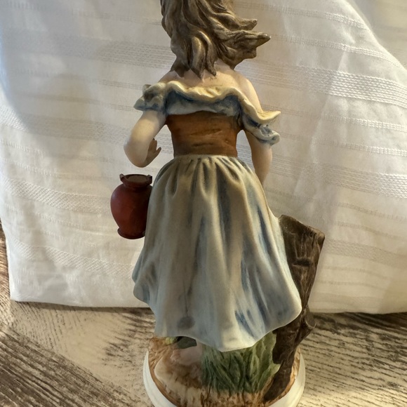 ANDREA BY SADEK Peasant Girl Figurine #7979 - Porcelain 7-1/2" Tall - Pre-Owned - Picture 2 of 4